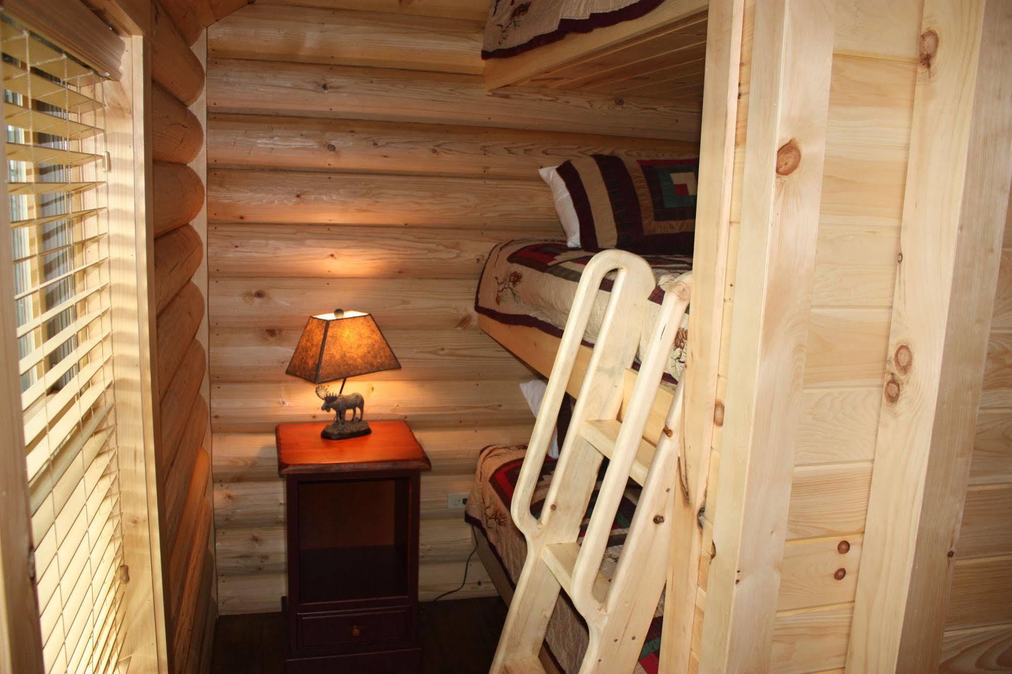 Lake Parlin Lodge & Cabins West Forks Exteriör bild